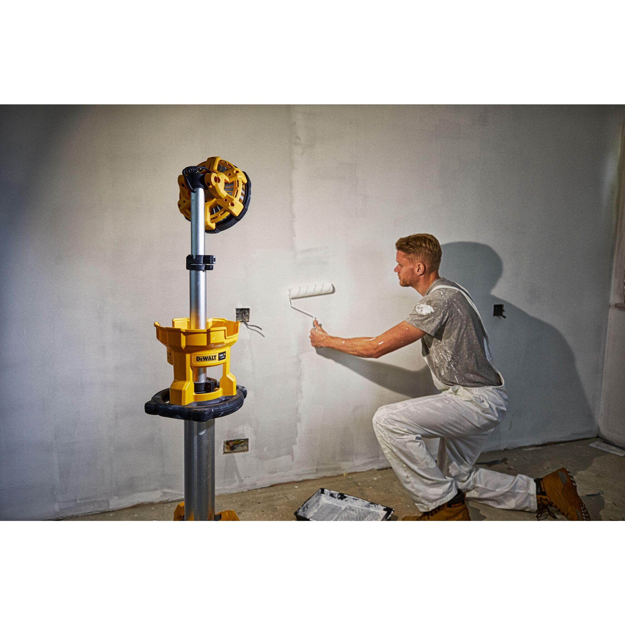 Tripod best sale light dewalt