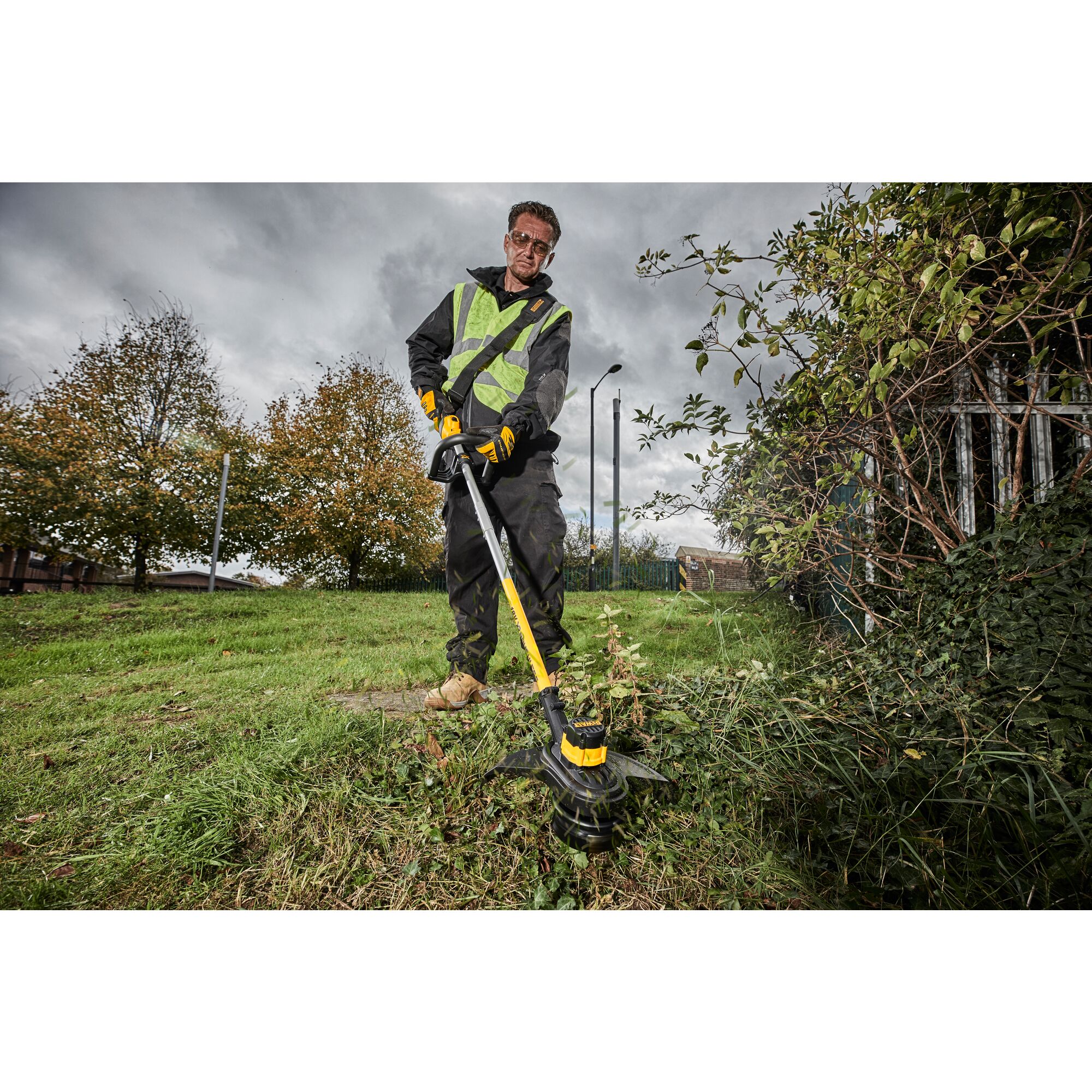 18V DEWALT Brushless String Trimmer DEWALT