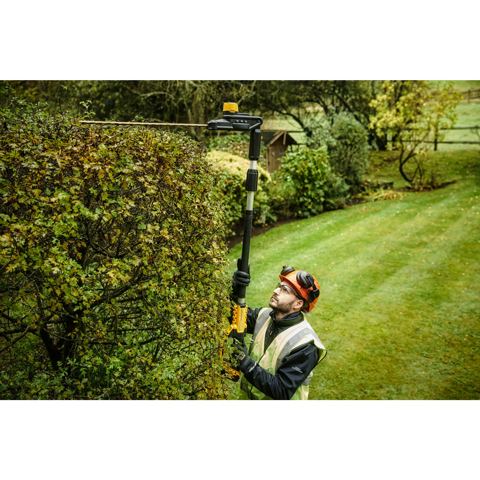 Dewalt 18v hedge trimmer best sale bare unit