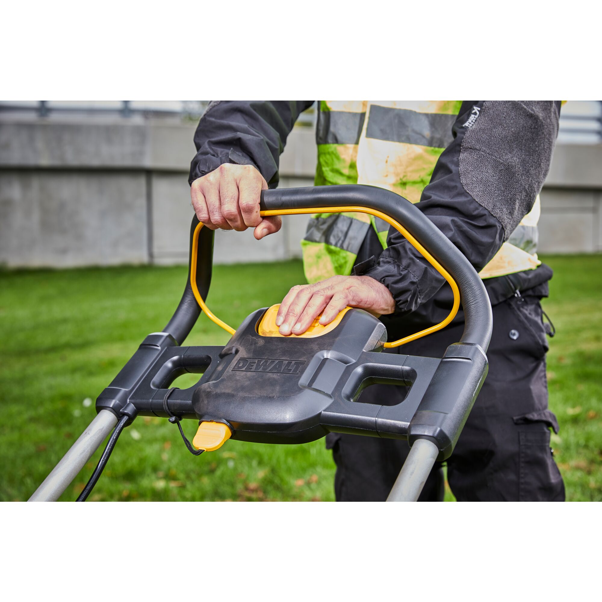 Dewalt battery best sale lawn mowers