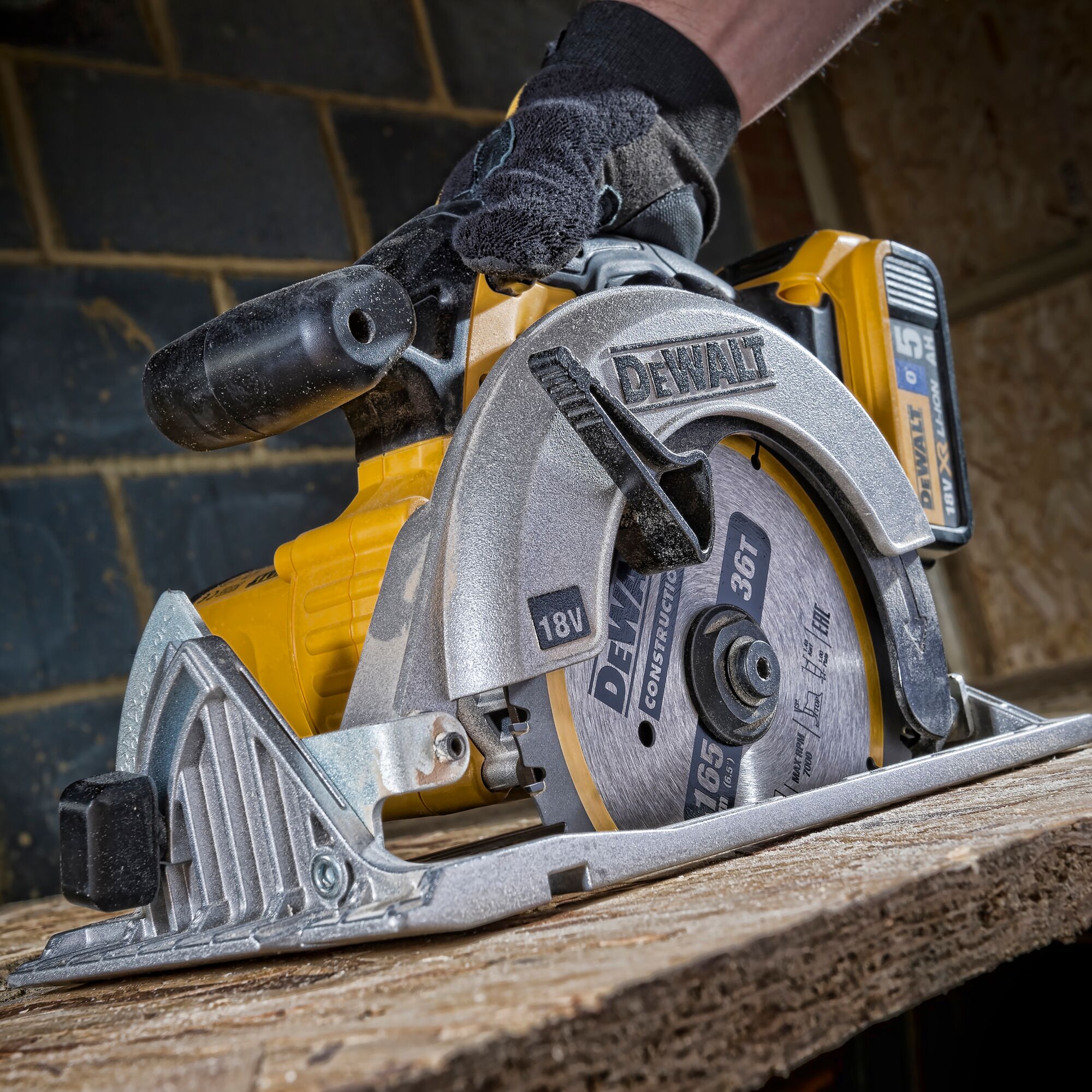 Dewalt 165mm best sale brushless circular saw