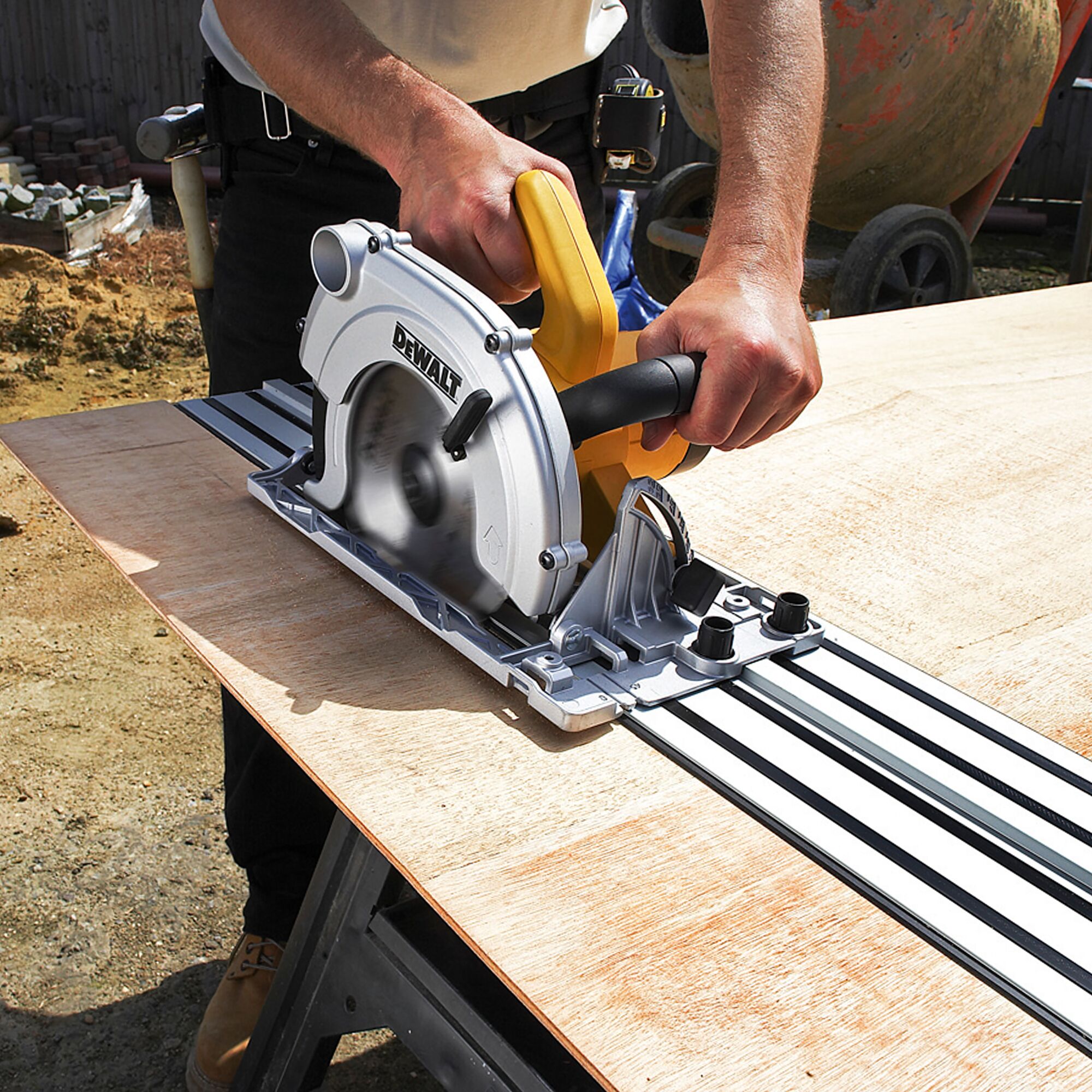 Track guide for dewalt store circular saw