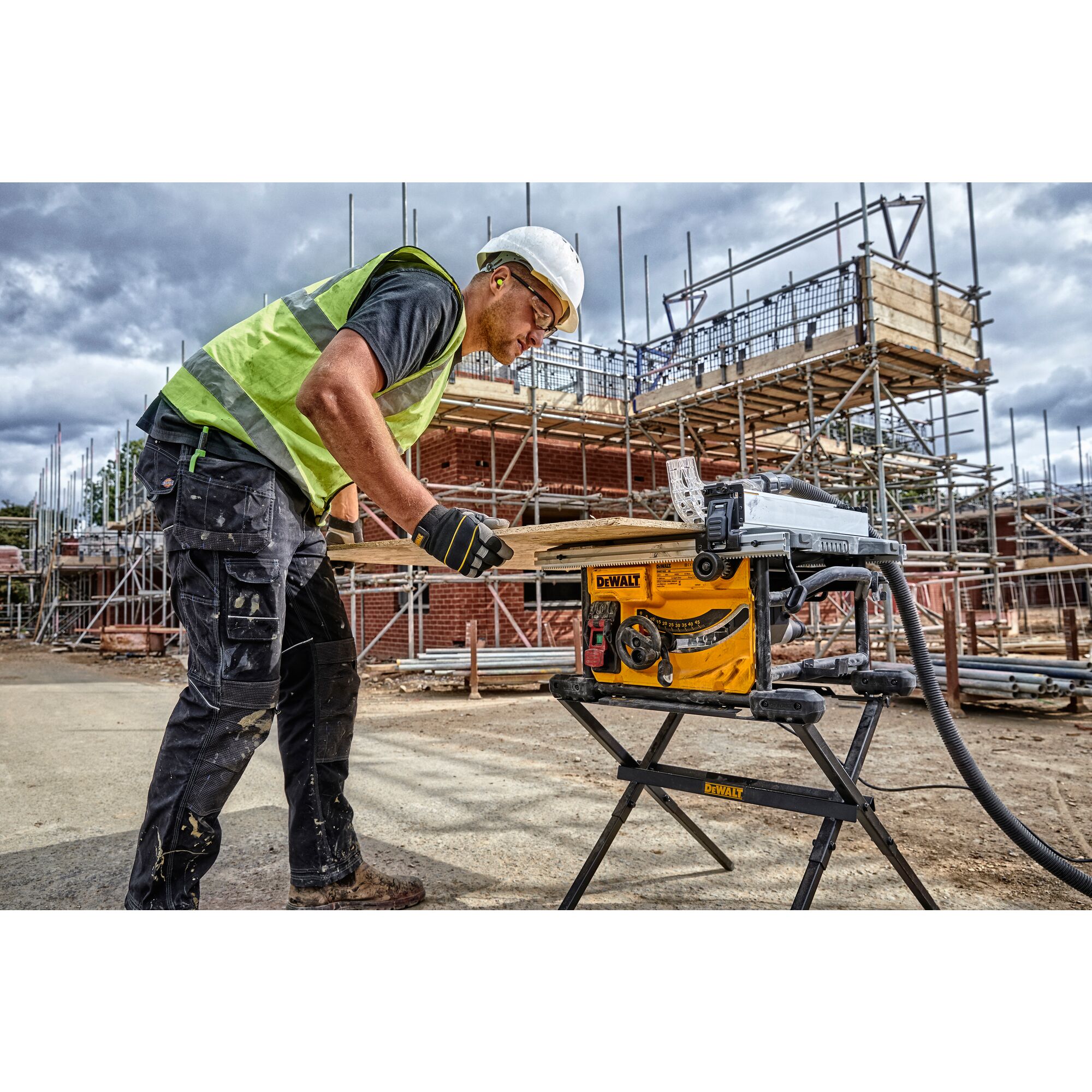 210mm Compact Table Saw DEWALT