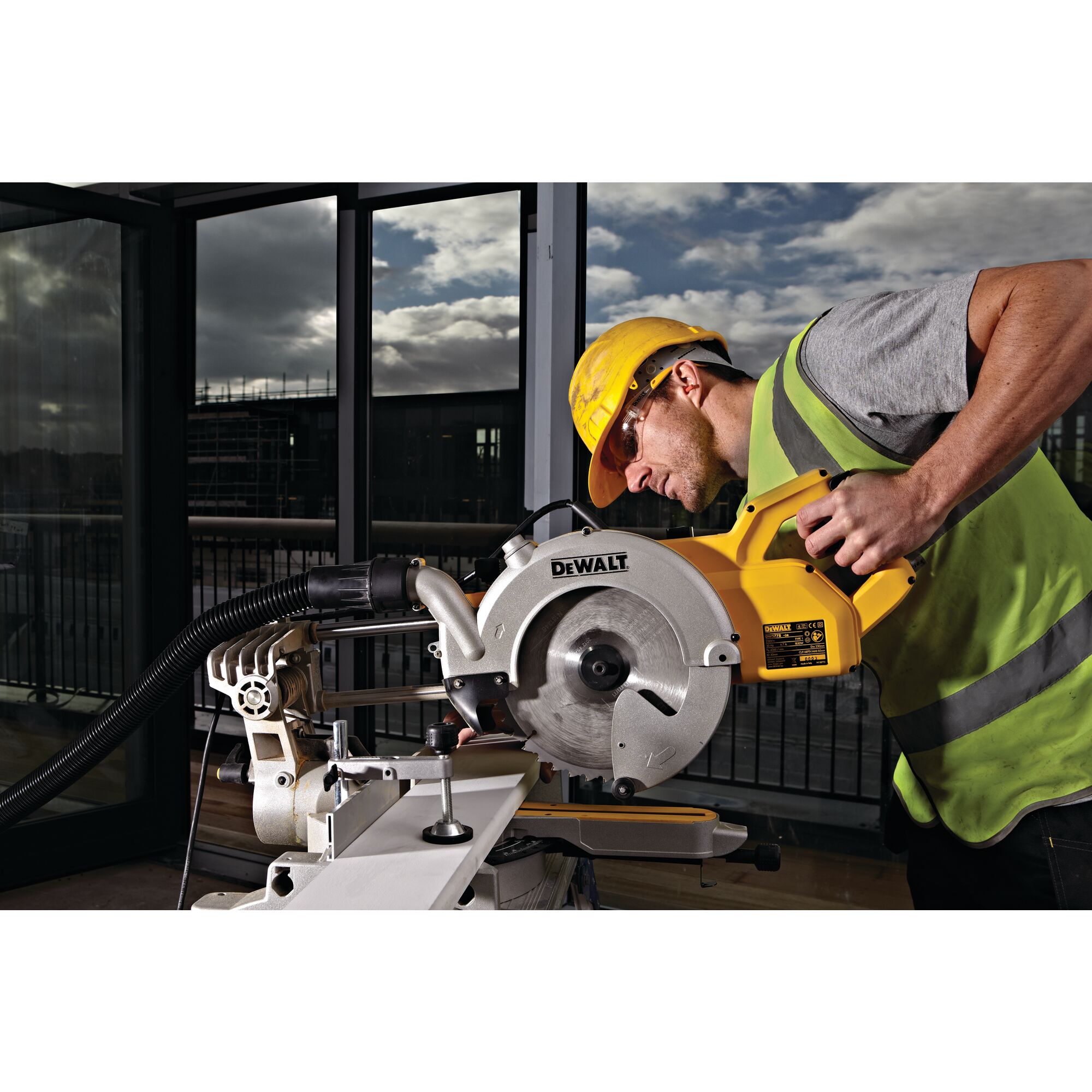 Dewalt flexvolt deals 250mm mitre saw