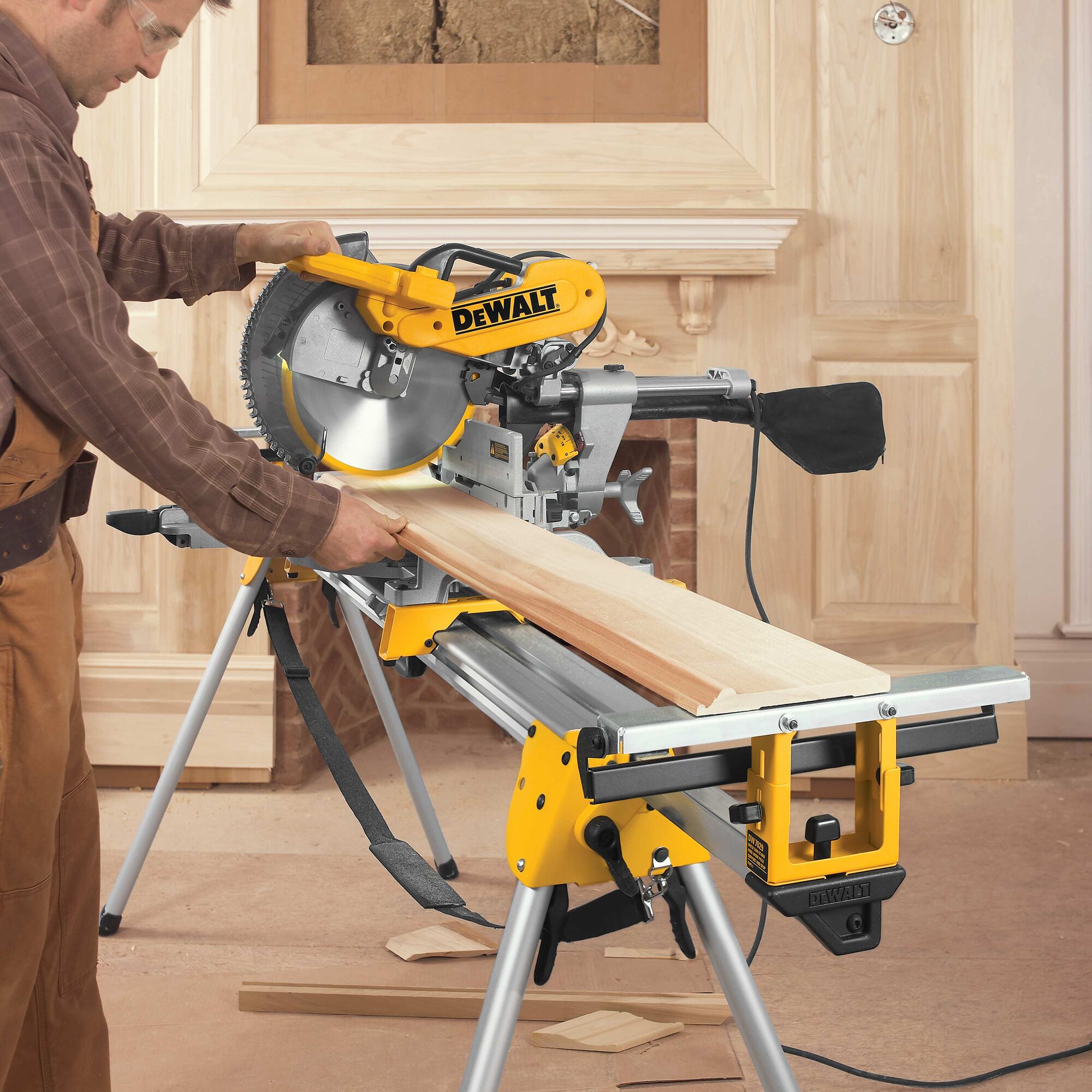 Dewalt mitre saw deals 305mm